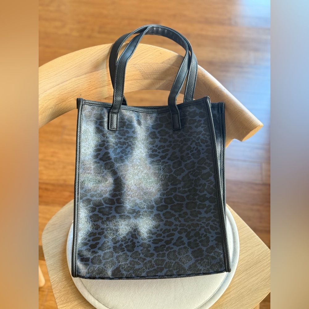 Elegant Black Leopard Print Shoulder Bag